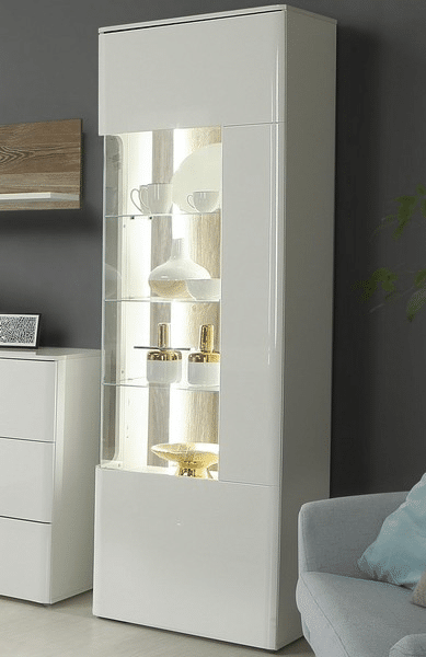 Vysoká široká vitrína Babila, s osvětlením